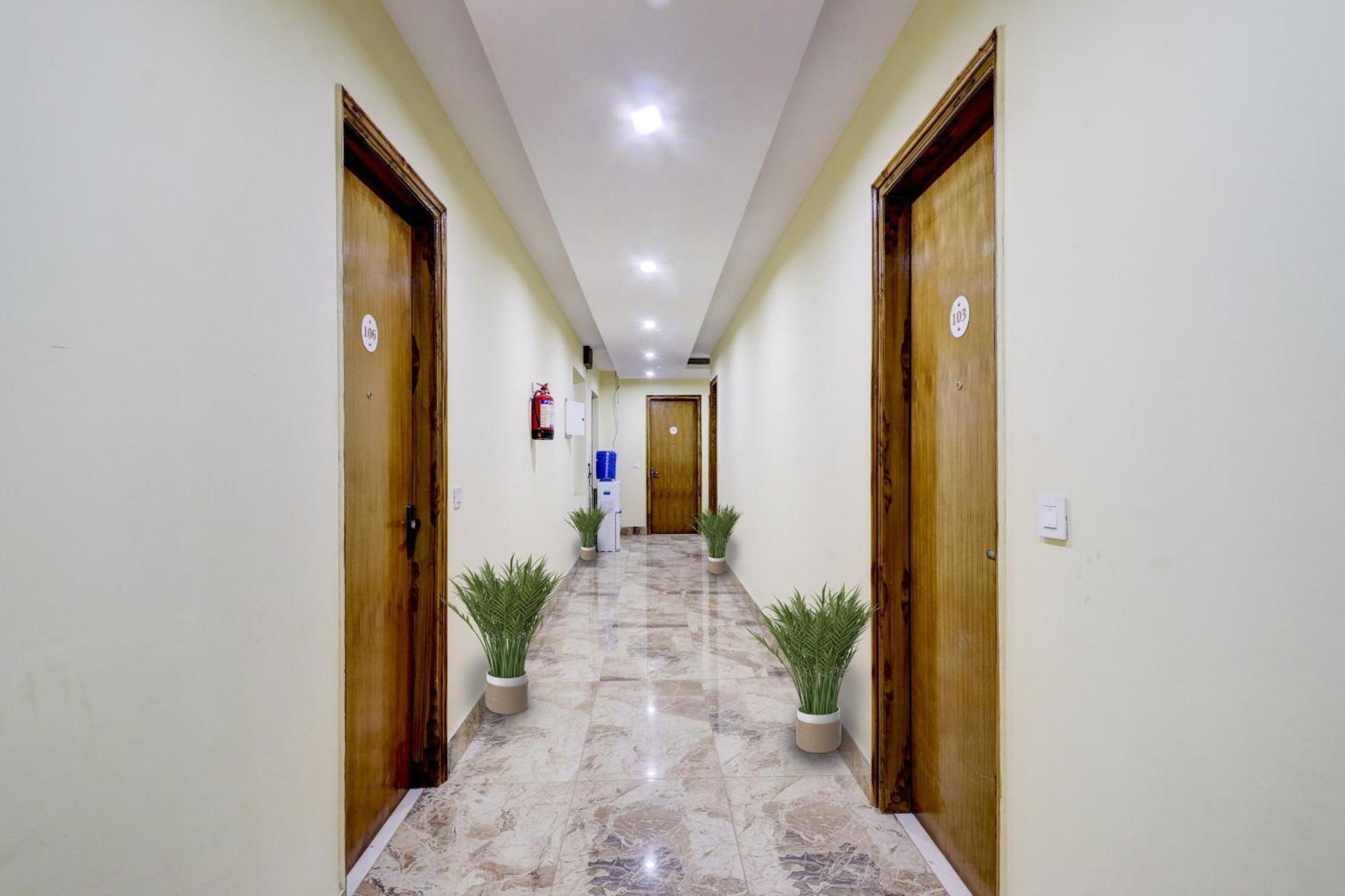 Super Capital O Crestwood Inn Dehradun Exterior photo