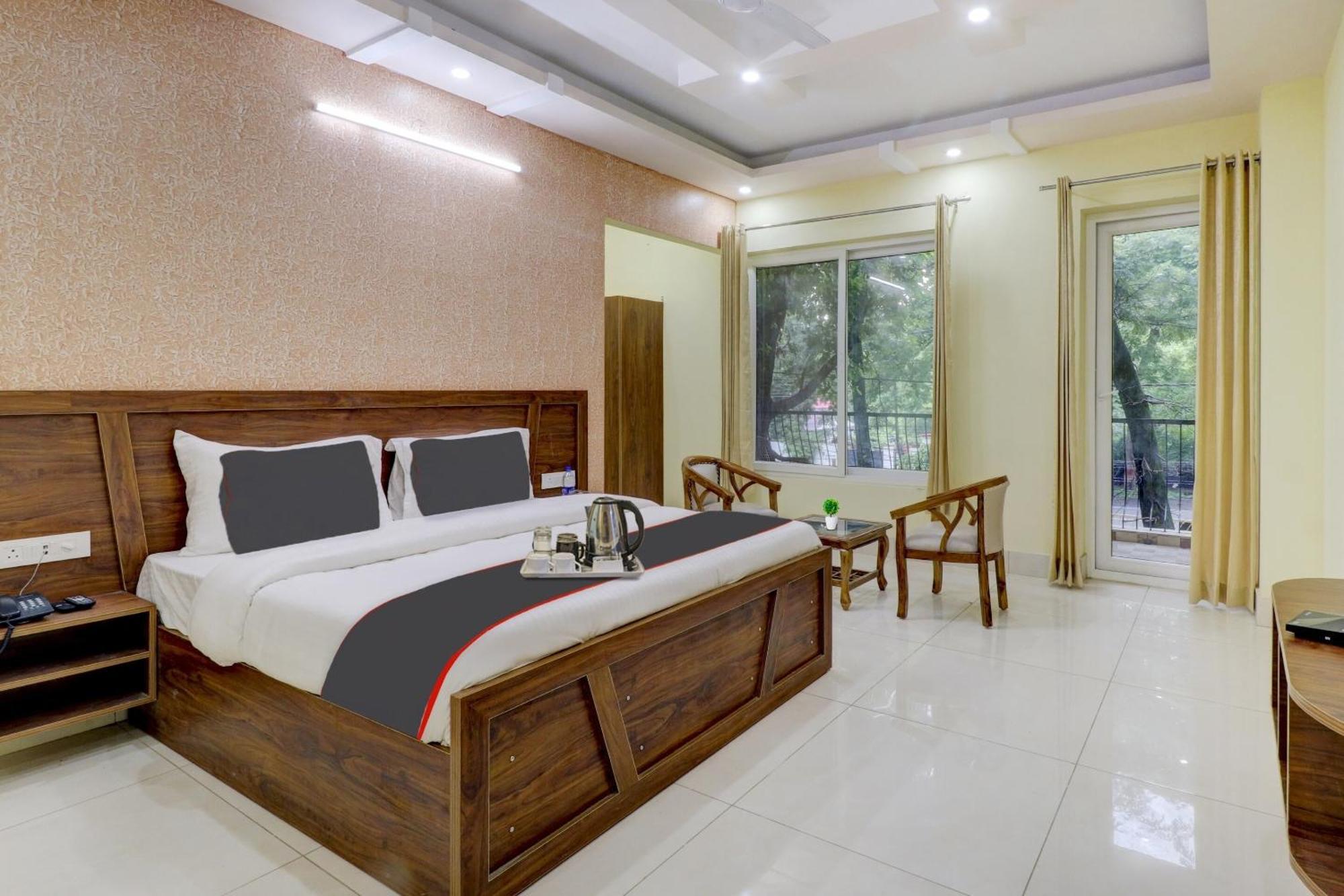 Super Capital O Crestwood Inn Dehradun Exterior photo