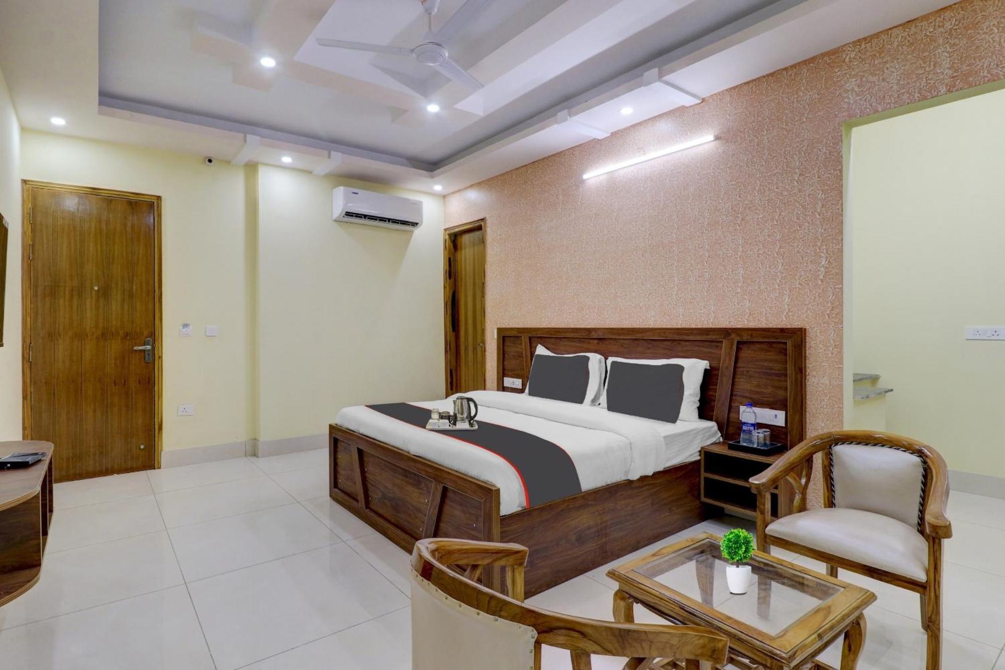 Super Capital O Crestwood Inn Dehradun Exterior photo